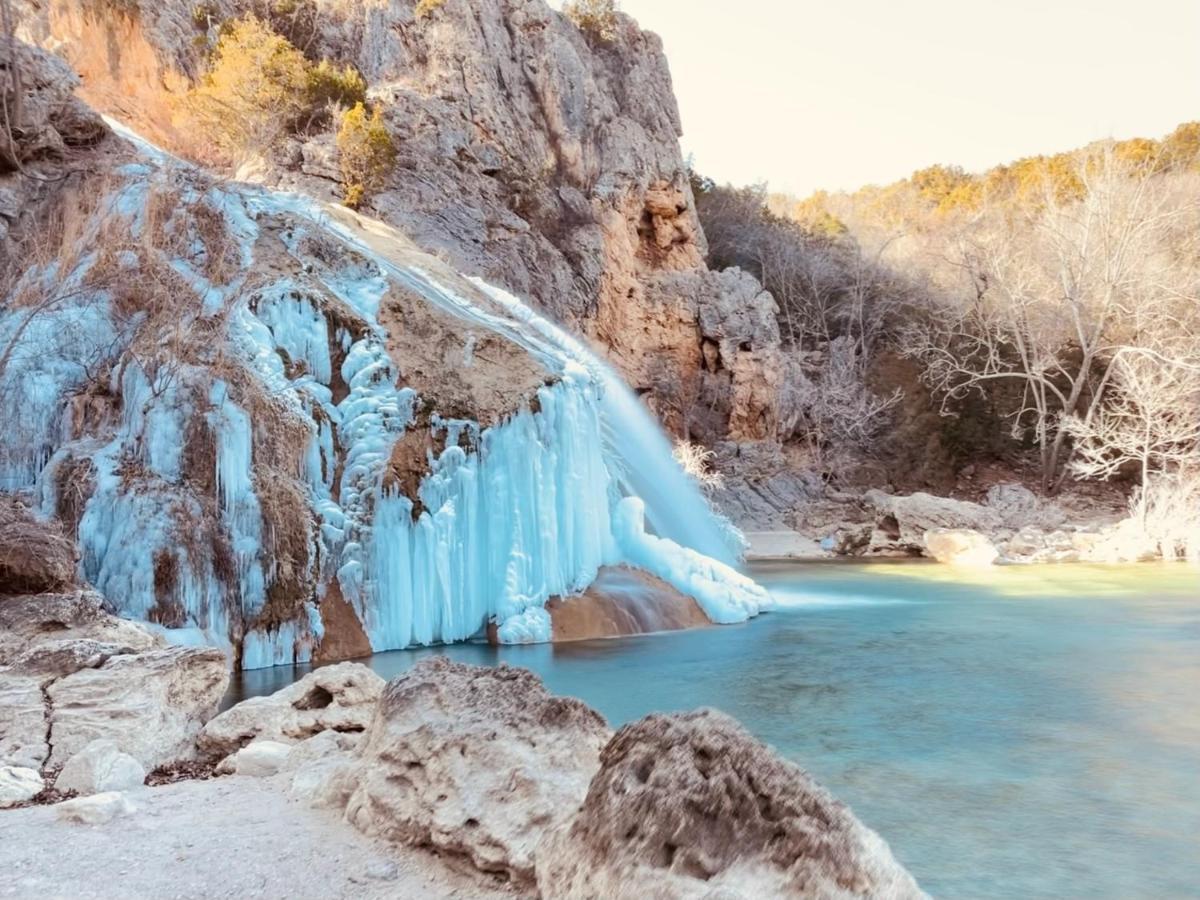 The Bluebird Cottage Style Cabin With Hot Tub Near Turner Falls And Casinos Davis Ngoại thất bức ảnh