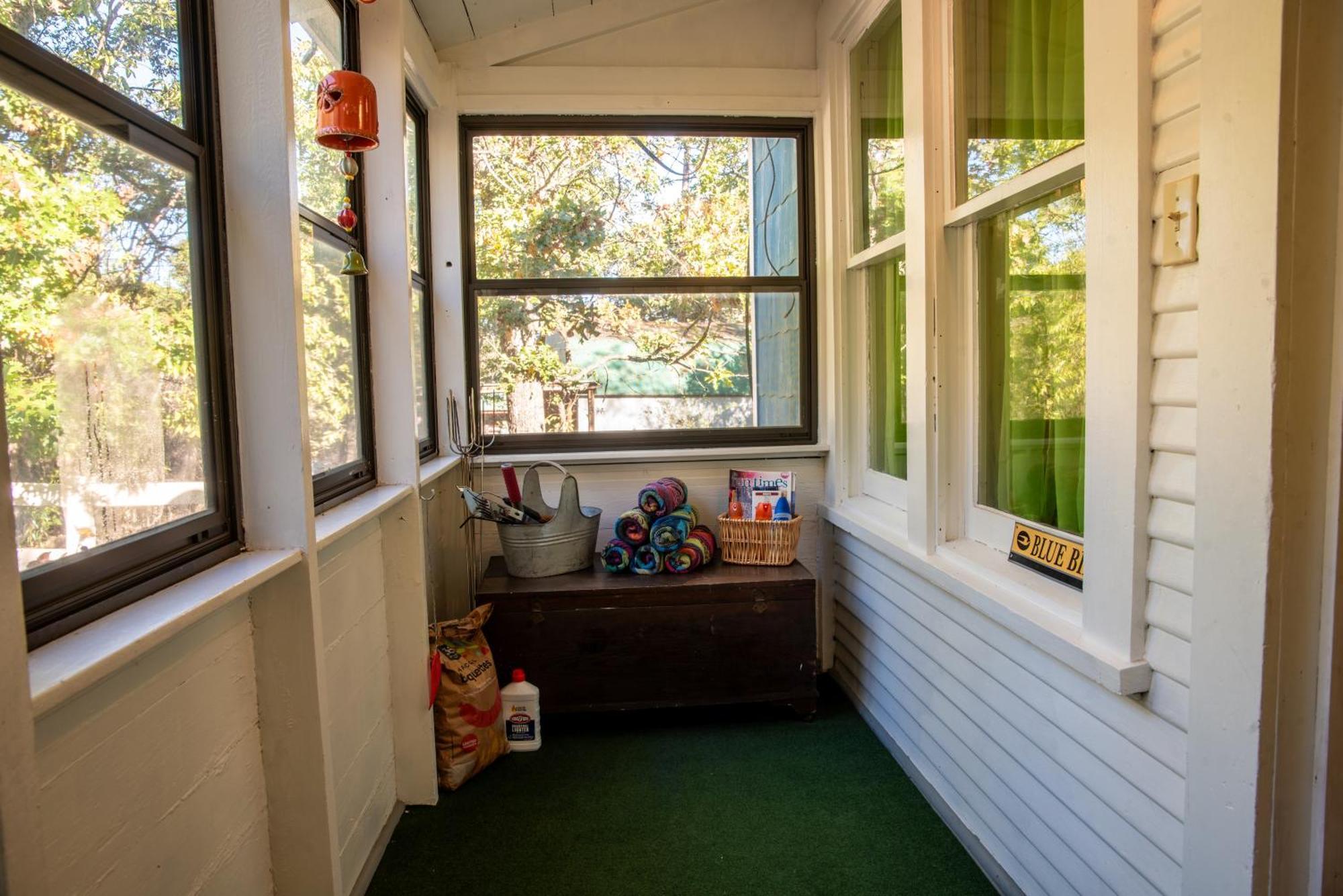The Bluebird Cottage Style Cabin With Hot Tub Near Turner Falls And Casinos Davis Ngoại thất bức ảnh